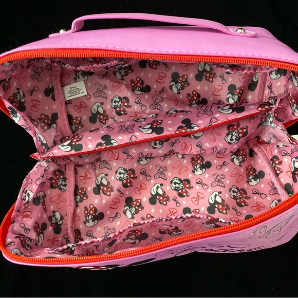 NWT Disney Minnie Travel Case and Hello Kitty Markers - Picture 6 of 6